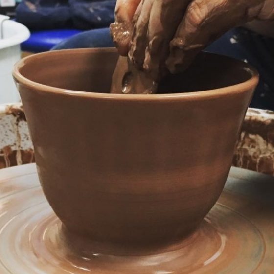 Argile Café et Atelier - Cours de poterie