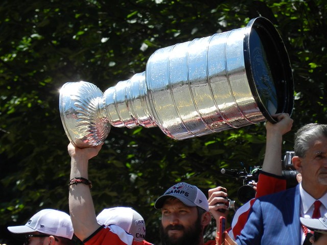 Découvre le sport le plus populaire de Montréal: le Hockey!